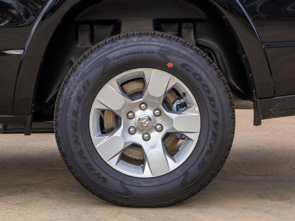 Used 2025 RAM 1500 Big Horn AWD/4WD image 8