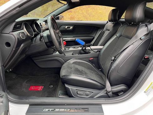 Used 2016 Ford Mustang Shelby GT350 w/ Technology Package image 8