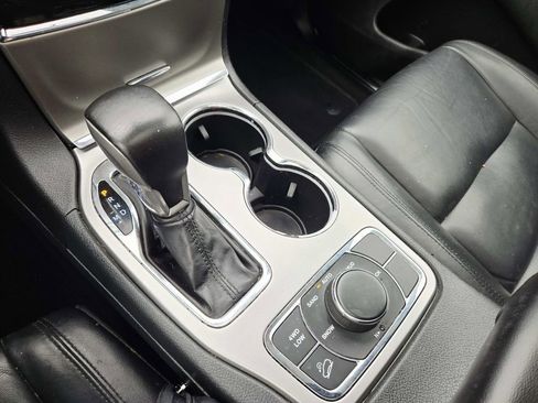 Used 2020 Jeep Grand Cherokee Limited image 32