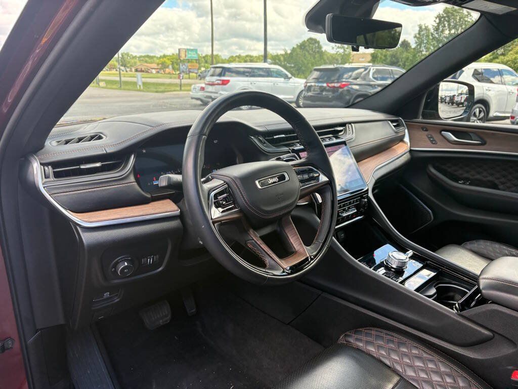 Used 2022 Jeep Grand Cherokee Summit w/ Advanced Protech Group IV AWD/4WD image 14