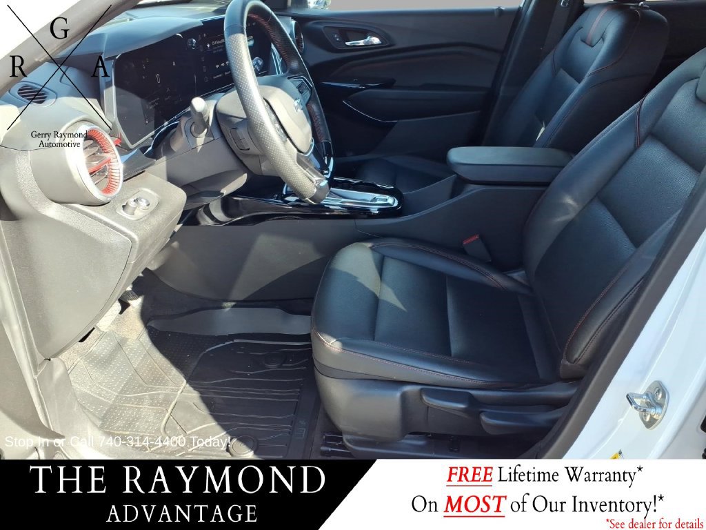 Used 2025 Chevrolet Trax RS w/ Sunroof Package FWD image 16
