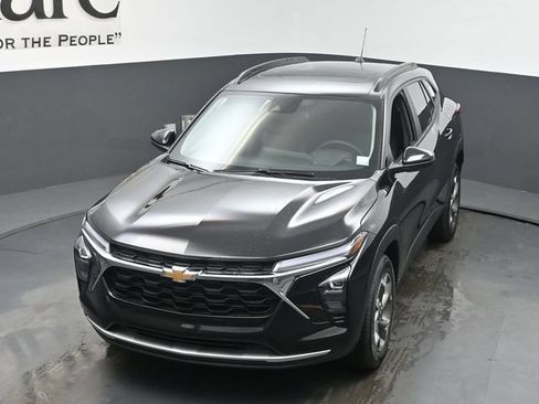 New 2026 Chevrolet Trax LT w/ Sunroof Package FWD image 24