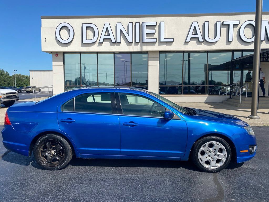 Used 2011 Ford Fusion SE FWD image 2