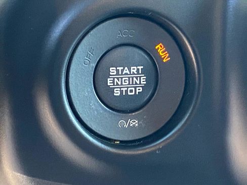 Used 2019 Jeep Wrangler Sport AWD/4WD image 18
