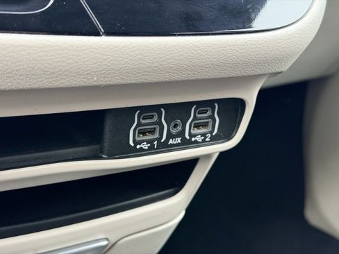 Used 2023 Chrysler Voyager LX image 16