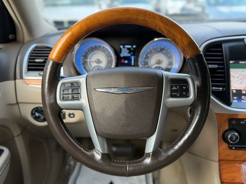 Used 2014 Chrysler 300 C RWD image 43