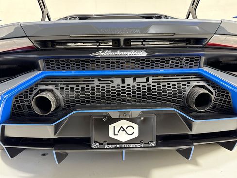 Used 2023 Lamborghini Huracan STO RWD image 30