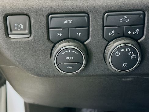 Used 2024 Chevrolet Silverado 1500 LT AWD/4WD image 16