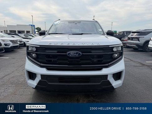 Used 2025 Ford Expedition Active AWD/4WD image 3