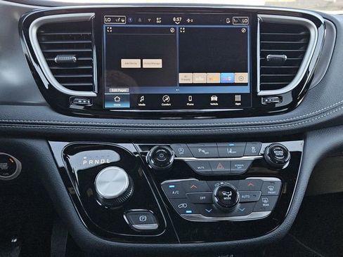 New 2026 Chrysler Pacifica Select image 13