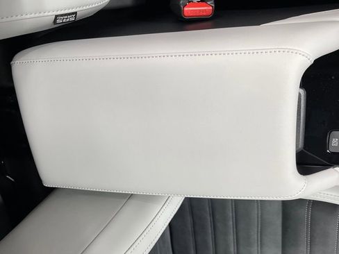 New 2025 Mitsubishi Outlander SE image 11