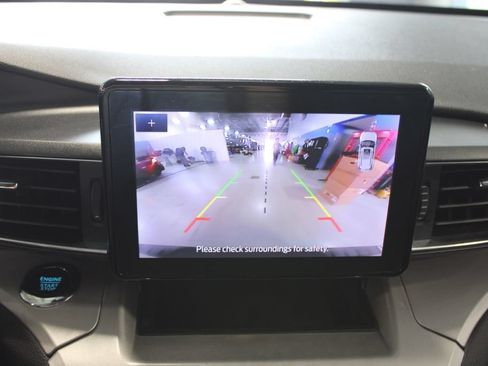 Used 2023 Ford Explorer XLT w/ Equipment Group 202A AWD/4WD image 17