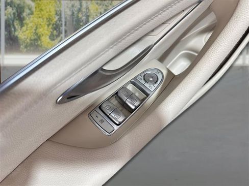 Used 2019 Mercedes-Benz E 300 4MATIC image 32