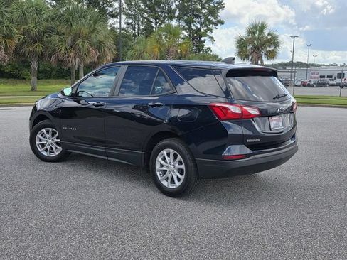 Used 2020 Chevrolet Equinox LS w/ LS Convenience Package FWD image 4