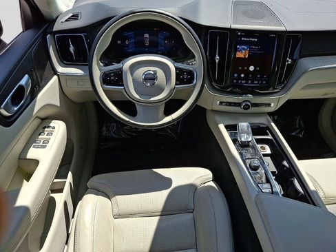 Used 2024 Volvo XC60 B5 Ultimate w/ Protection Package Premier AWD/4WD image 11