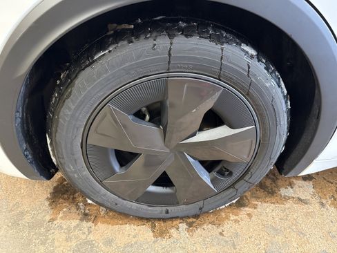 Used 2025 Toyota Prius SE image 13