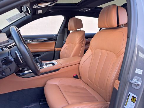 Used 2022 BMW 740i w/ M Sport Package RWD image 43