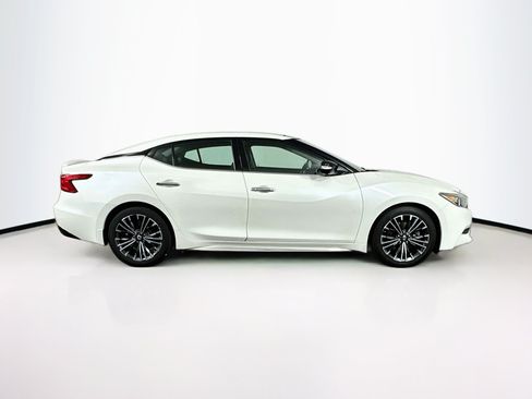 Used 2017 Nissan Maxima Platinum w/ Medallion Package FWD image 10