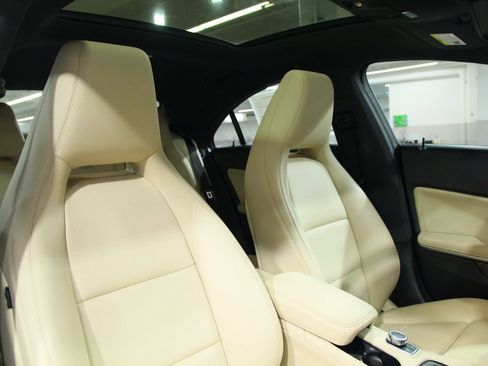 Used 2018 Mercedes-Benz CLA 250 4MATIC image 21