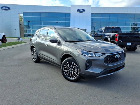 New 2026 Ford Escape SE w/ Class II Trailer Tow Package image 1