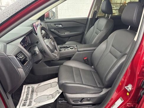 Used 2025 Nissan Rogue SL w/ Tech Package image 10