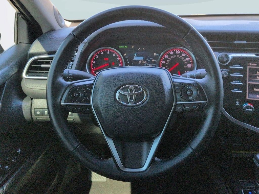 Used 2018 Toyota Camry XSE FWD image 13