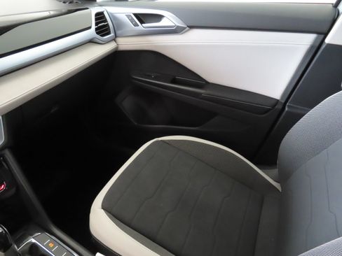 New 2026 Volkswagen Taos SE FWD image 18