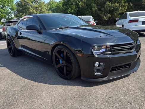 Used 2010 Chevrolet Camaro SS image 2