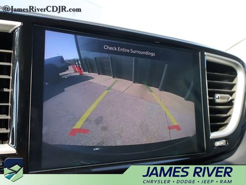 Used 2024 Chrysler Pacifica Touring-L FWD image 33