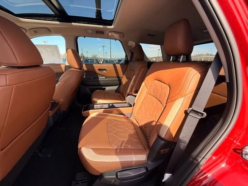 New 2026 Nissan Pathfinder Platinum image 15