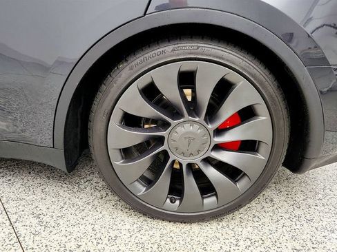 Used 2024 Tesla Model Y Performance AWD/4WD image 9