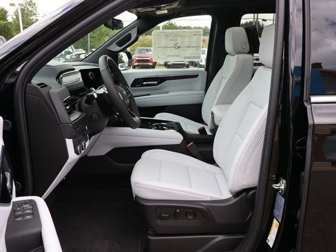 New 2025 Chevrolet Suburban Premier image 12