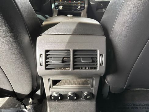 Used 2019 Jaguar F-PACE Premium image 17