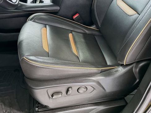 Used 2023 GMC Yukon XL AT4 w/ Technology Package image 19