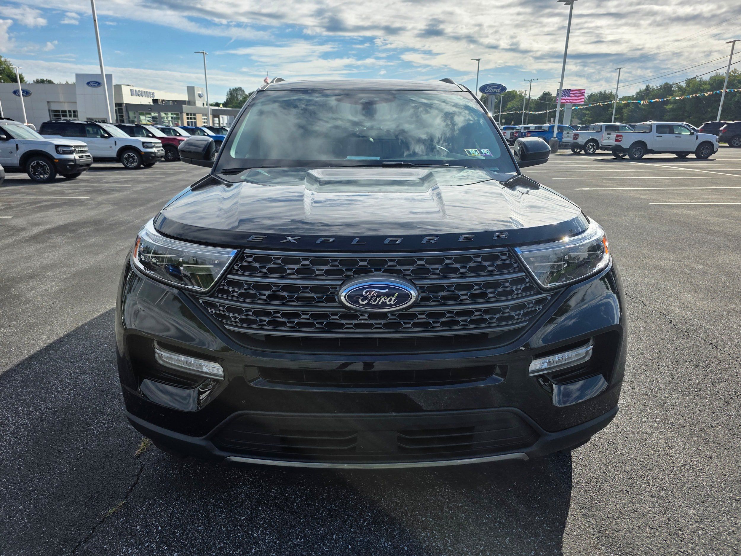 Used 2023 Ford Explorer XLT w/ Equipment Group 202A AWD/4WD image 8
