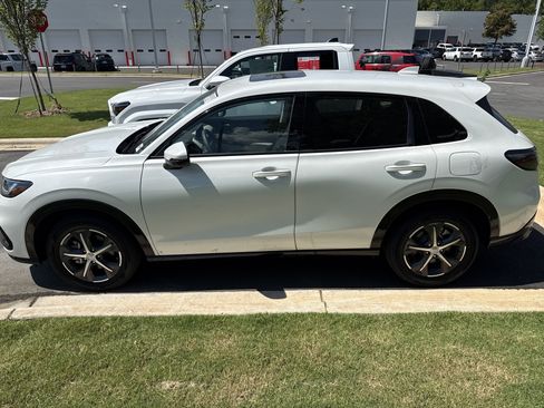 Used 2025 Honda HR-V EX-L image 6