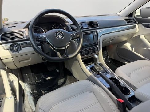 Used 2018 Volkswagen Passat 2.0T SE FWD image 13