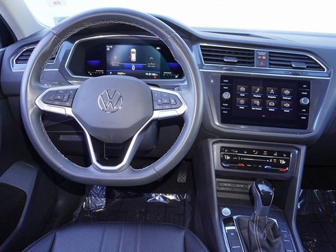 Used 2022 Volkswagen Tiguan SE image 11
