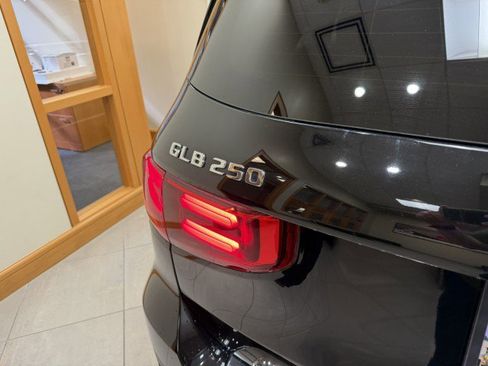 Certified 2024 Mercedes-Benz GLB 250 image 27