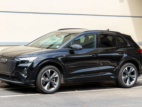 Used 2023 Audi Q4 e-tron Premium Plus w/ Premium Plus AWD/4WD image 6