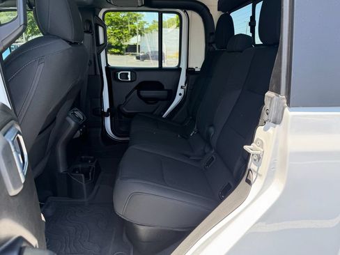 Used 2022 Jeep Gladiator Sport AWD/4WD image 12