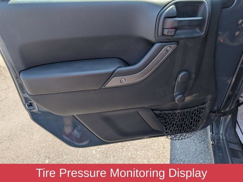 Used 2018 Jeep Wrangler Unlimited Sport w/ Connectivity Group AWD/4WD image 9