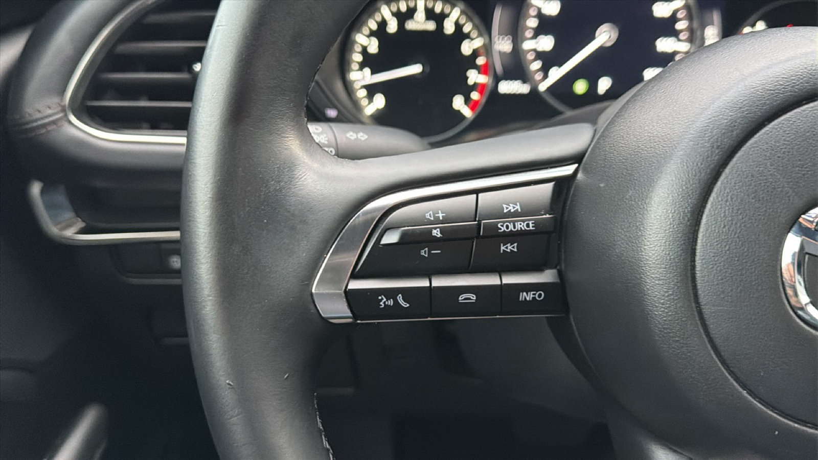 Used 2025 MAZDA MAZDA3 s FWD image 18