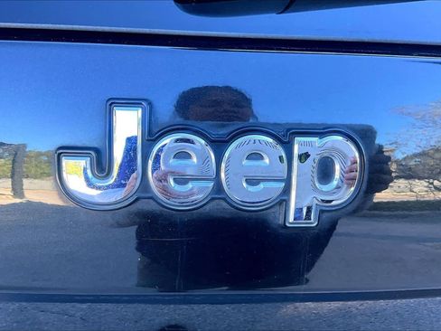 Used 2015 Jeep Cherokee Sport image 29