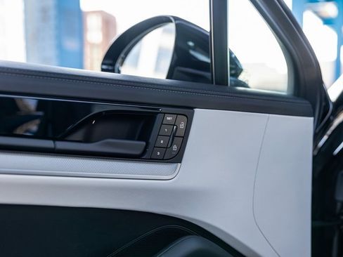 Certified 2025 Porsche Cayenne Coupe image 51