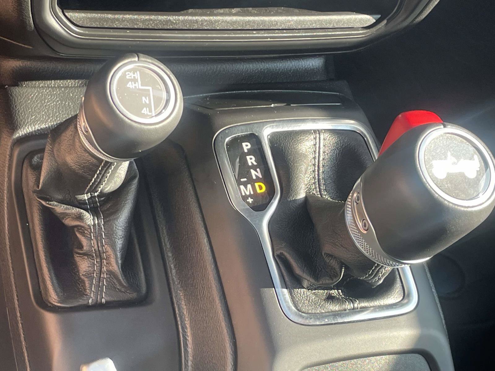Used 2024 Jeep Wrangler Unlimited Sahara AWD/4WD image 22