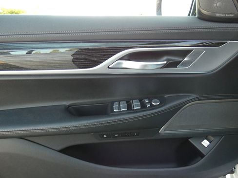 Used 2022 BMW 745e xDrive image 58