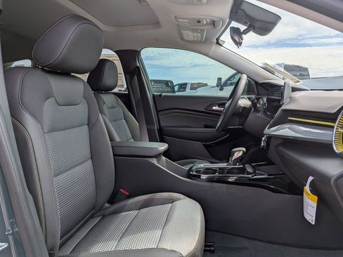 New 2026 Chevrolet Trax LT w/ Sunroof Package FWD image 29