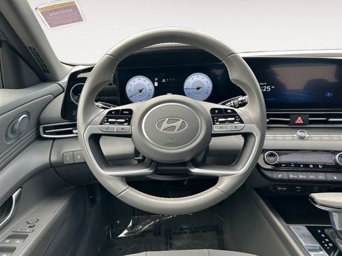 Used 2025 Hyundai Elantra SEL FWD image 14