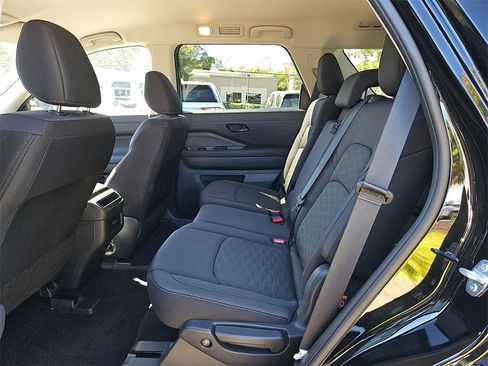 Certified 2024 Nissan Pathfinder S image 11